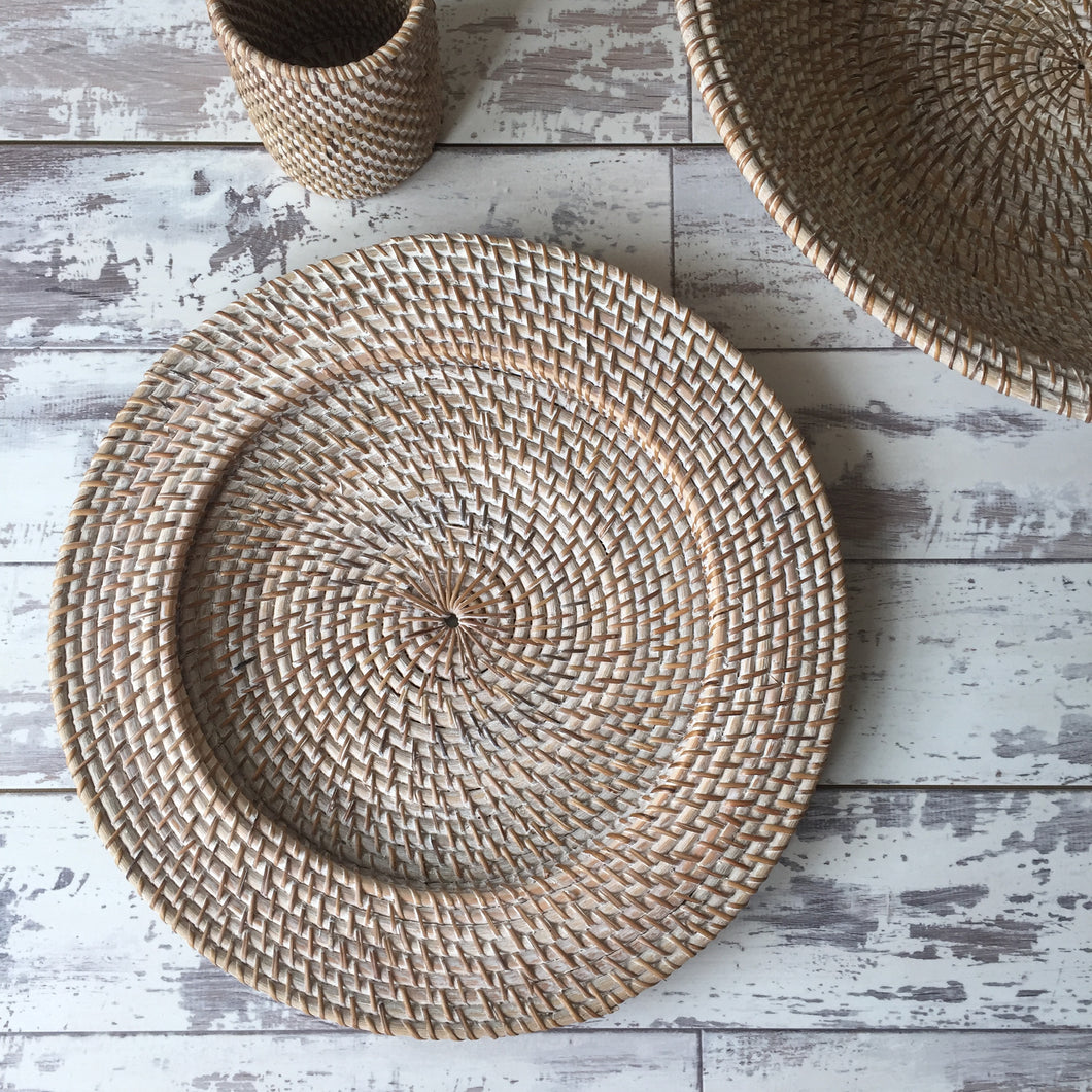 White wash rattan plate